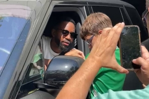 星空体育平台-被问是否会留在贝蒂斯,巴坎布:我不能说