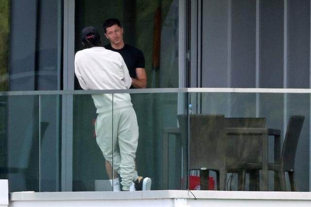 1662724503399046224.jpg 马内vs莱万:来去之间,换队后的他们谁更出色?