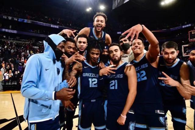 星空体育平台-拼尽全力无悔青春！年轻灰熊的未来会更美好吗？