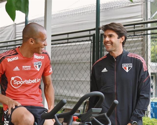 1635917355793008037.jpg 星空体育APP-卡卡正在考A级教练证 塞尼:我离开后他是新主教练