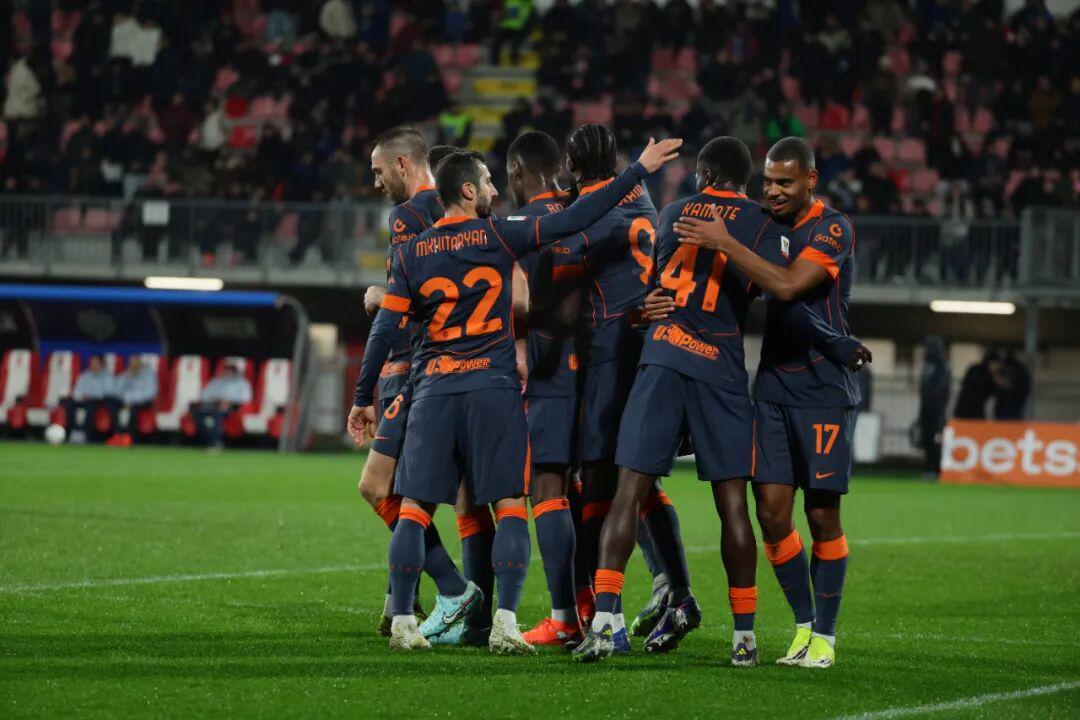 星空体育官方网站-轮换？教练眼里没有主力和替补之分！