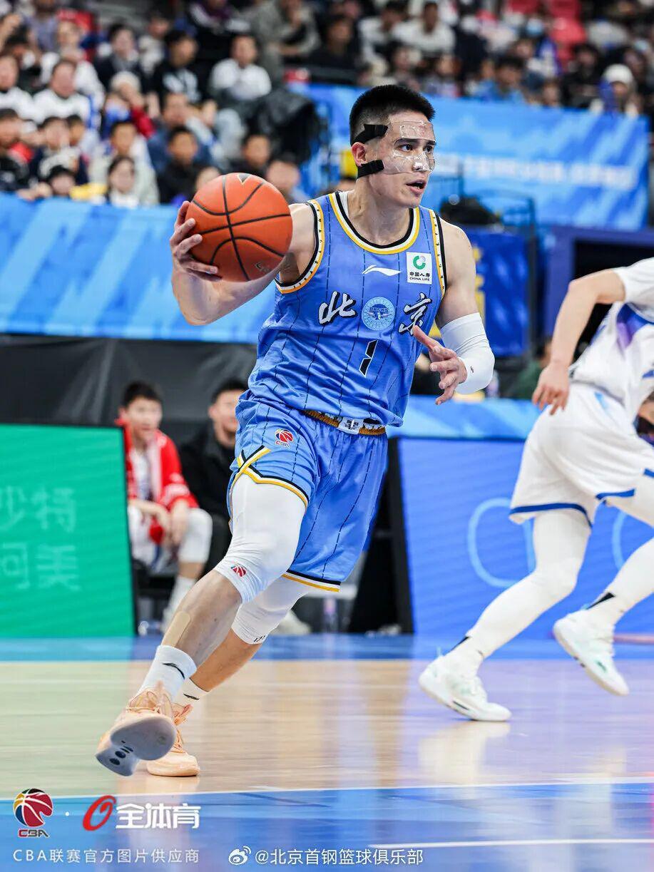 星空体育首页-最佳阵容荣耀入选,季后赛征程奋勇争先!