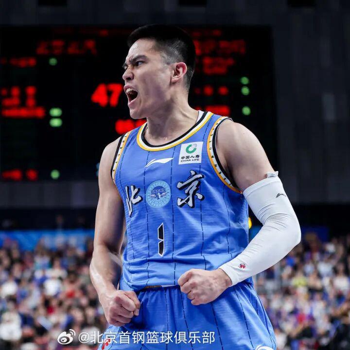 星空体育首页-最佳阵容荣耀入选,季后赛征程奋勇争先!