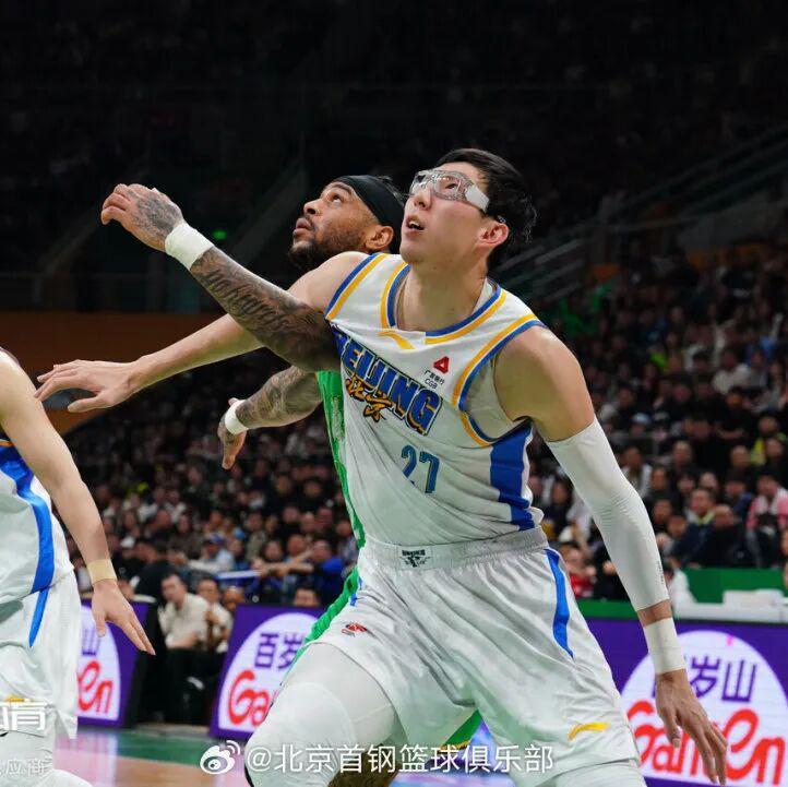 星空体育首页-最佳阵容荣耀入选,季后赛征程奋勇争先!