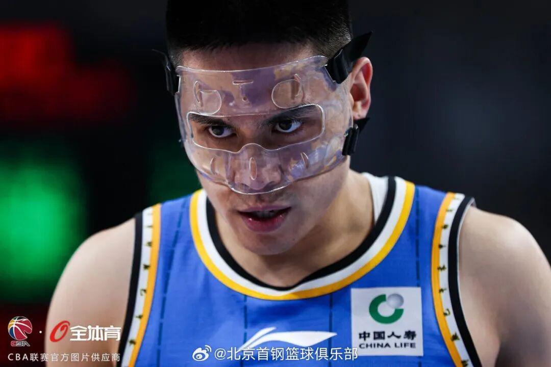 星空体育首页-最佳阵容荣耀入选,季后赛征程奋勇争先!