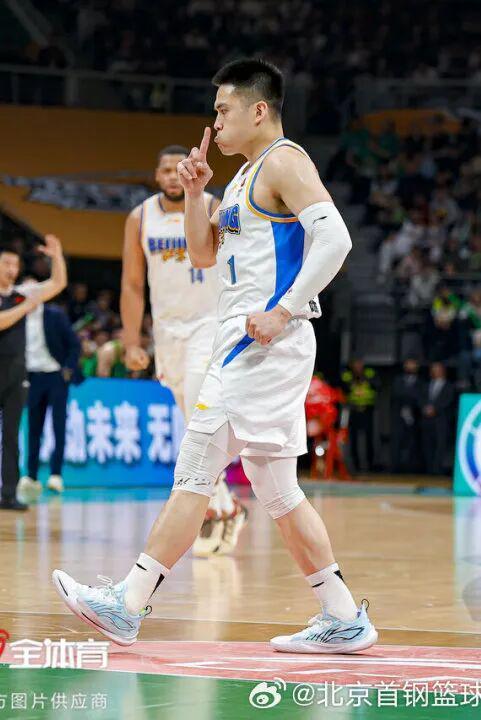 星空体育首页-最佳阵容荣耀入选,季后赛征程奋勇争先!