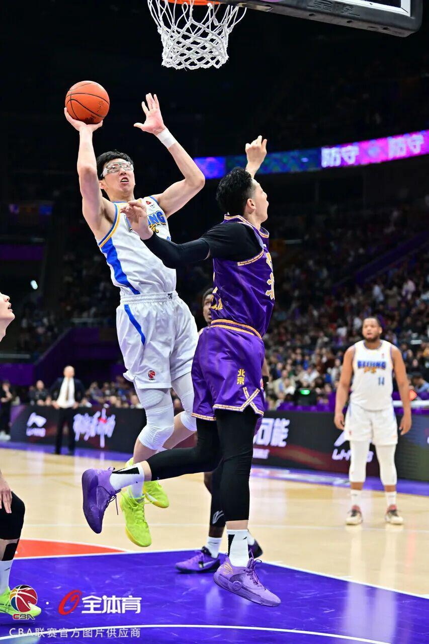 星空体育首页-最佳阵容荣耀入选,季后赛征程奋勇争先!