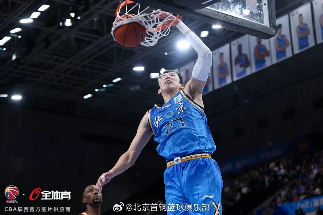 星空体育首页-最佳阵容荣耀入选,季后赛征程奋勇争先!