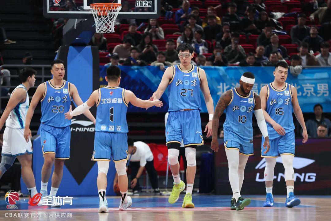 星空体育首页-最佳阵容荣耀入选,季后赛征程奋勇争先!