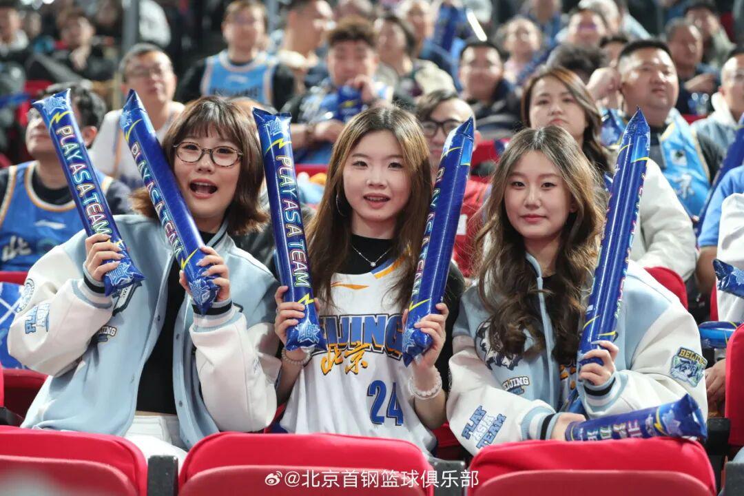 星空体育首页-最佳阵容荣耀入选,季后赛征程奋勇争先!