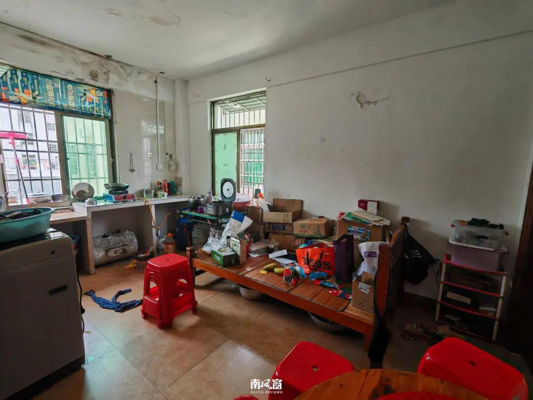 星空体育平台-被两个老外拐跑的出租车司机